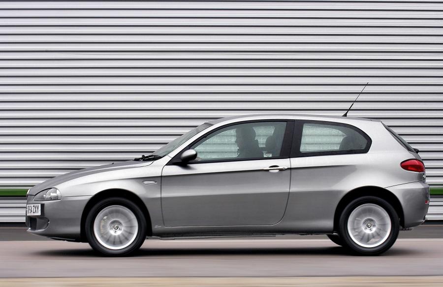  Alfa Romeo 147 3-Door (937A) 2005 года  (UK) (фото 2 из 6)